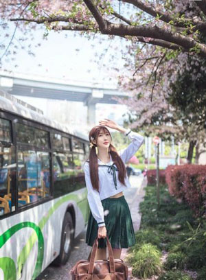 穿过月亮的旅行_BD免费播放
